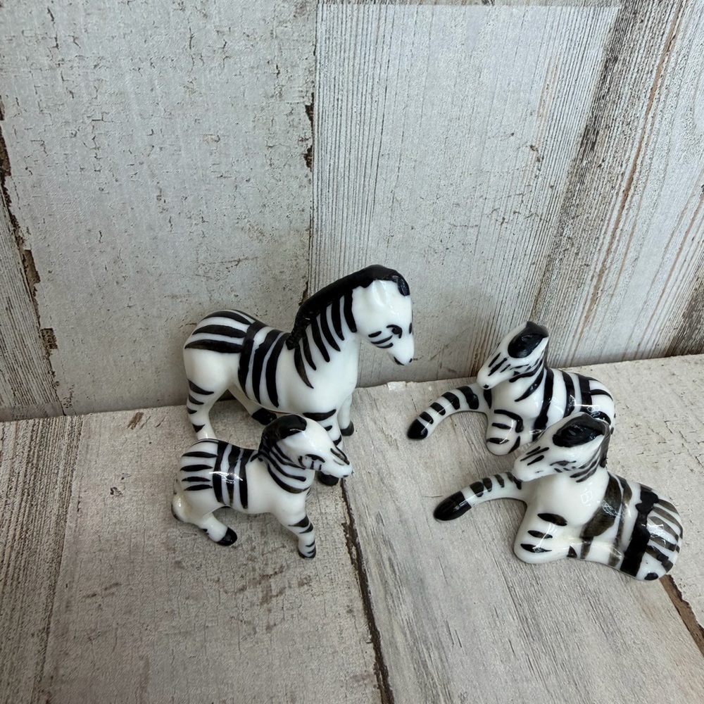 Vintage Set of 4 Porcelain Zebra Miniature Figurines Black White - Picture 3 of 8